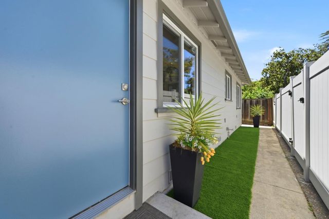 150 Middlefield Road, Palo Alto, CA 94301