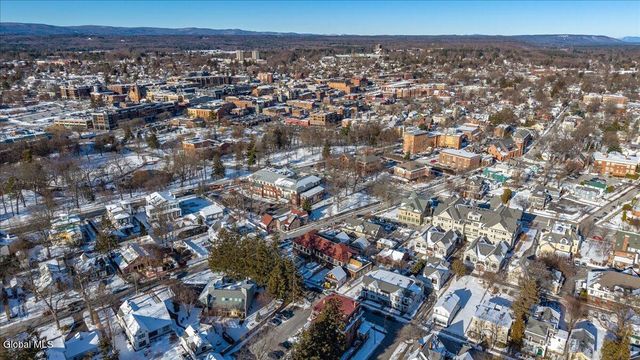 122 Regent Street Unit 1, Saratoga Springs, NY 12866
