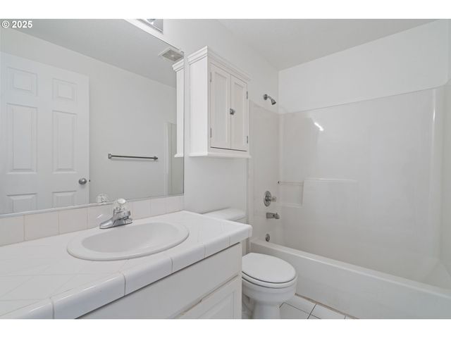 1207 Sw 182ND Ave, Beaverton, OR 97003