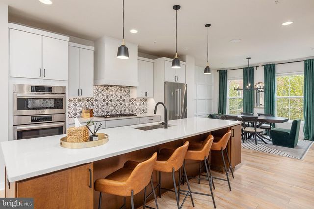 2118 18TH ST N, Arlington, VA 22201