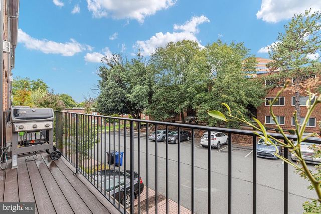 2118 18TH ST N, Arlington, VA 22201