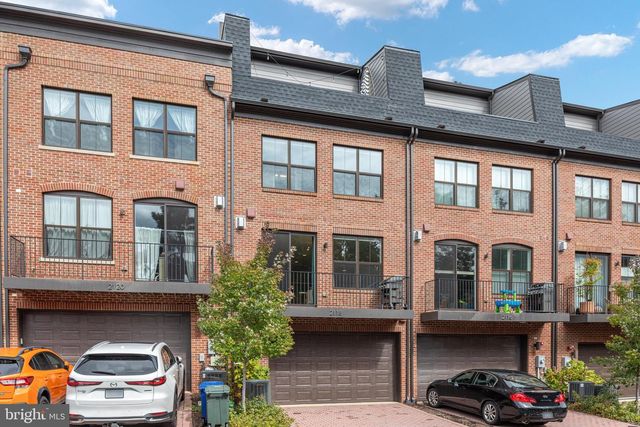 2118 18TH ST N, Arlington, VA 22201