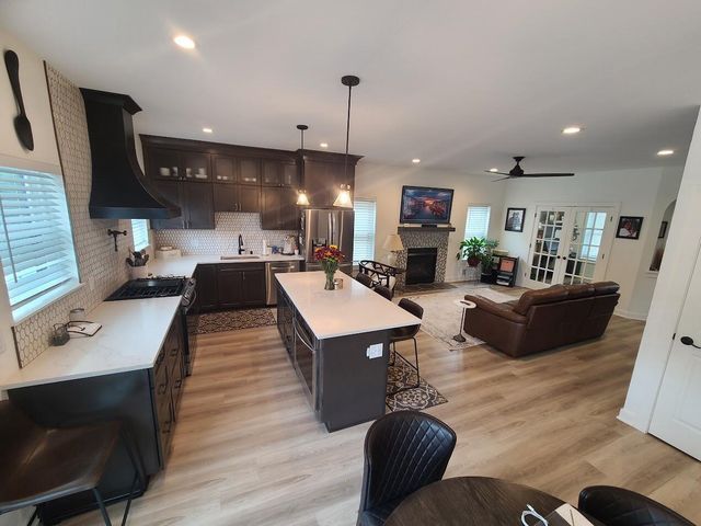 1607 N 21st STREET, Milwaukee, WI 53205