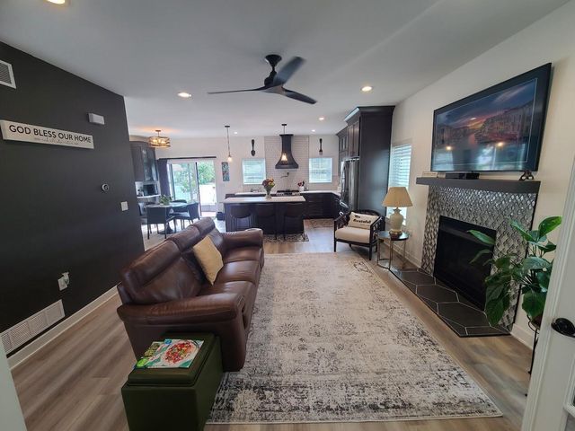 1607 N 21st STREET, Milwaukee, WI 53205