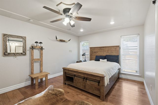 917 E Worth Street, Grapevine, TX 76051