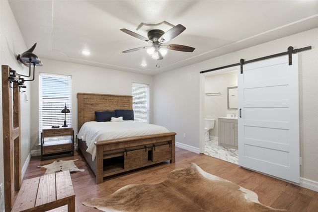 917 E Worth Street, Grapevine, TX 76051