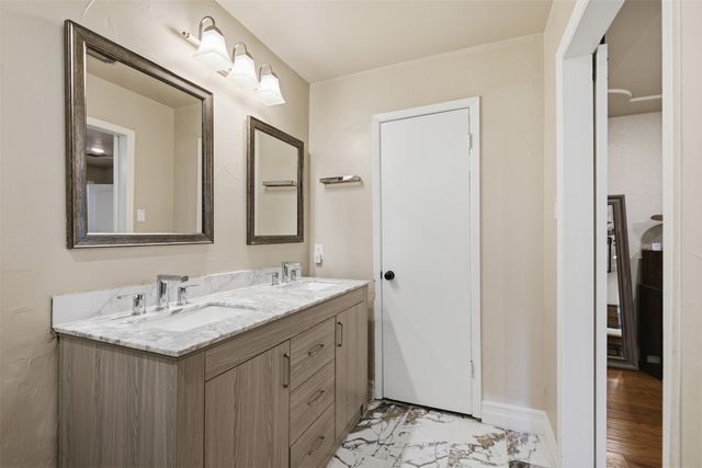 917 E Worth Street, Grapevine, TX 76051