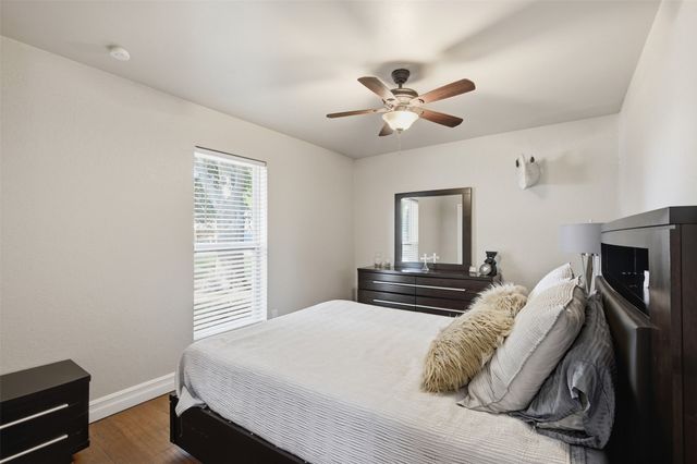 917 E Worth Street, Grapevine, TX 76051