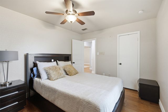 917 E Worth Street, Grapevine, TX 76051