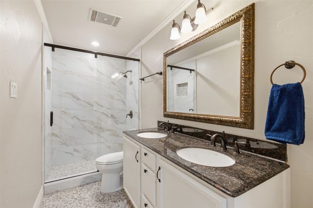 917 E Worth Street, Grapevine, TX 76051
