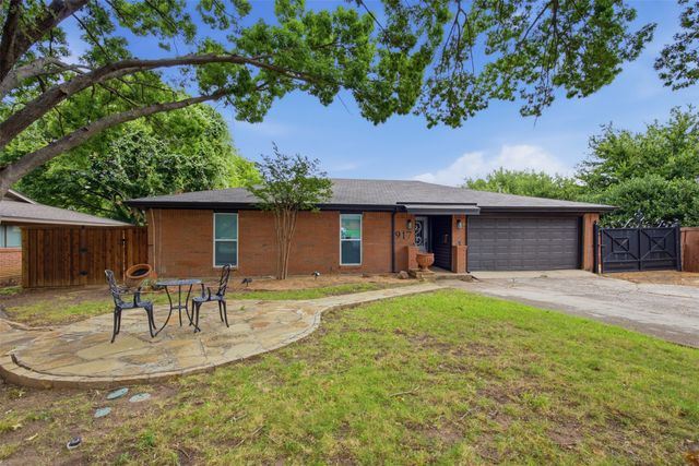 917 E Worth Street, Grapevine, TX 76051