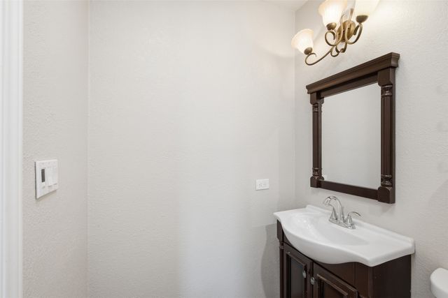 917 E Worth Street, Grapevine, TX 76051