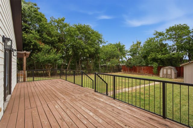 917 E Worth Street, Grapevine, TX 76051