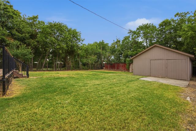 917 E Worth Street, Grapevine, TX 76051