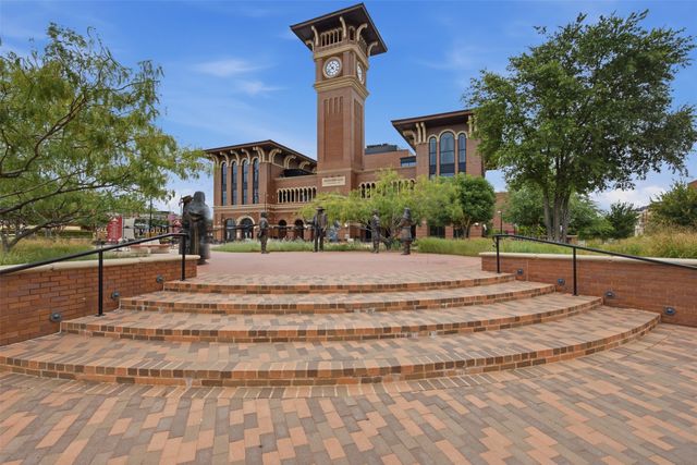917 E Worth Street, Grapevine, TX 76051
