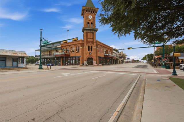 917 E Worth Street, Grapevine, TX 76051