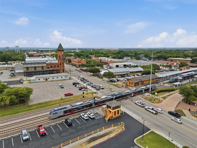 917 E Worth Street, Grapevine, TX 76051