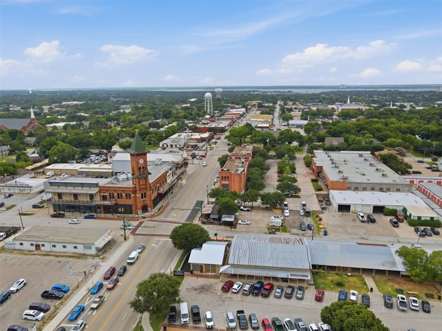 917 E Worth Street, Grapevine, TX 76051
