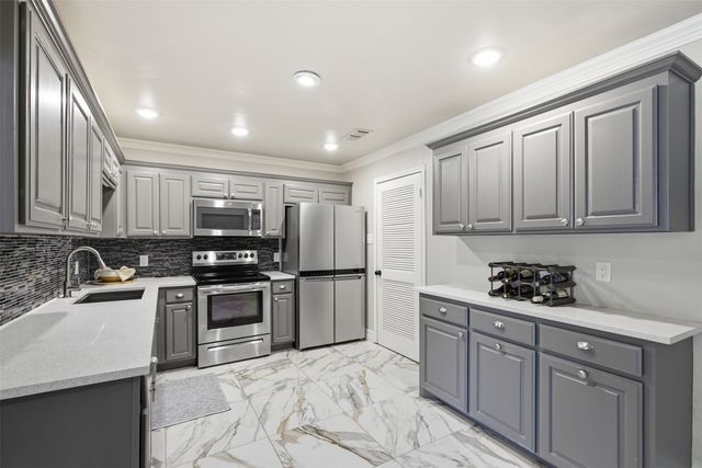 917 E Worth Street, Grapevine, TX 76051