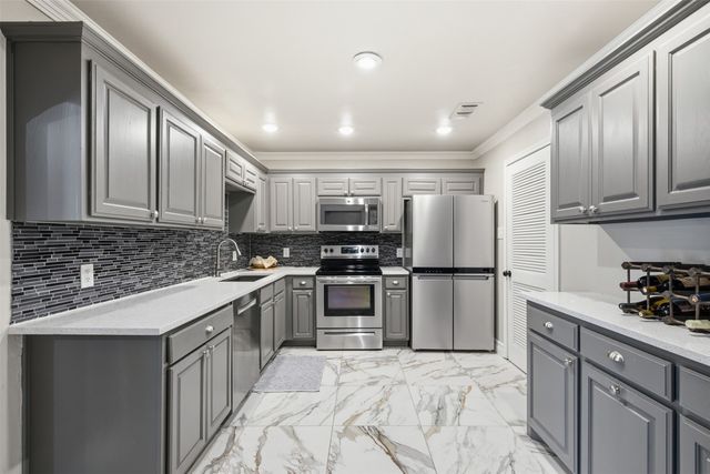 917 E Worth Street, Grapevine, TX 76051