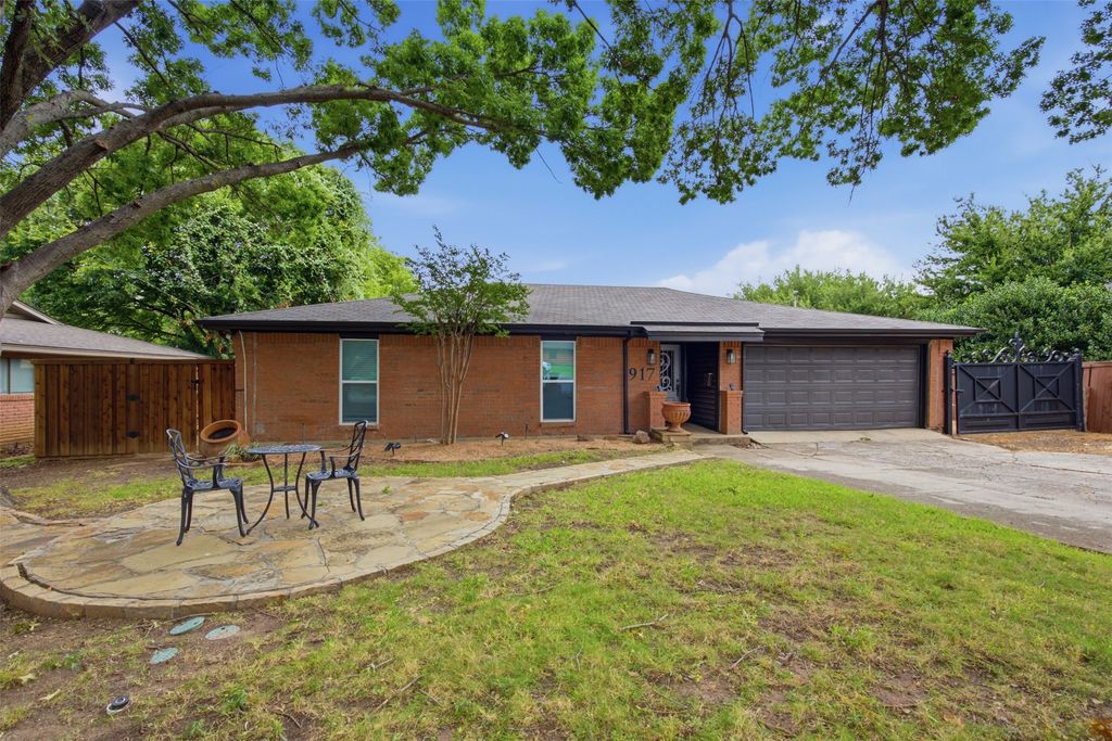 917 E Worth Street, Grapevine, TX 76051 — photo 2