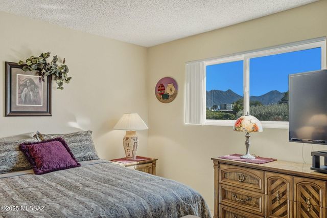 1319 S Desert Meadows Circle, Green Valley, AZ 85614