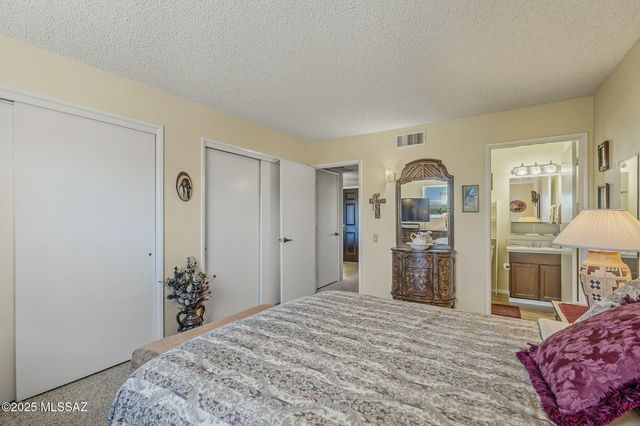 1319 S Desert Meadows Circle, Green Valley, AZ 85614