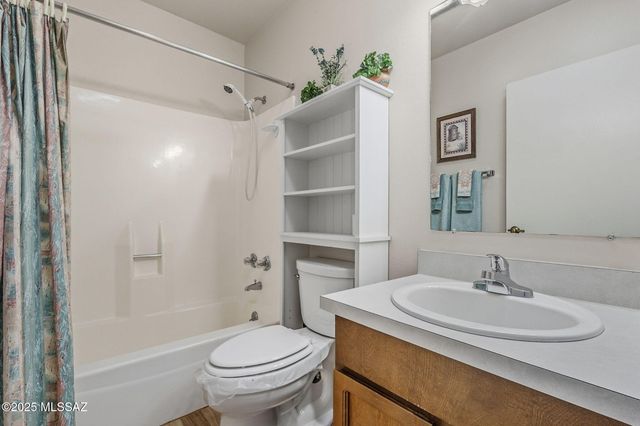 1319 S Desert Meadows Circle, Green Valley, AZ 85614