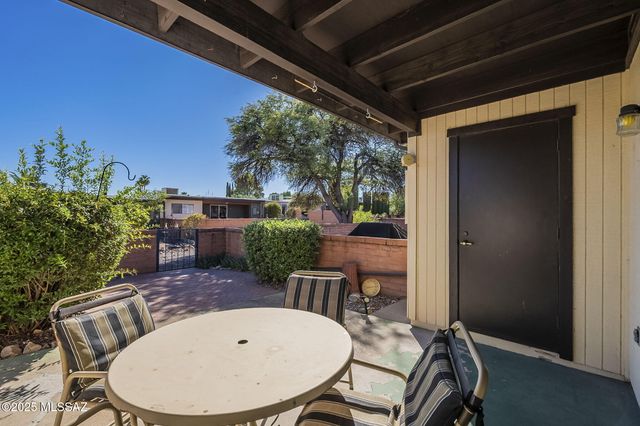 1319 S Desert Meadows Circle, Green Valley, AZ 85614