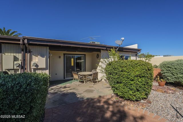 1319 S Desert Meadows Circle, Green Valley, AZ 85614