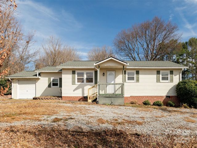 5057 Howard Gap Road, Flat Rock, NC 28731
