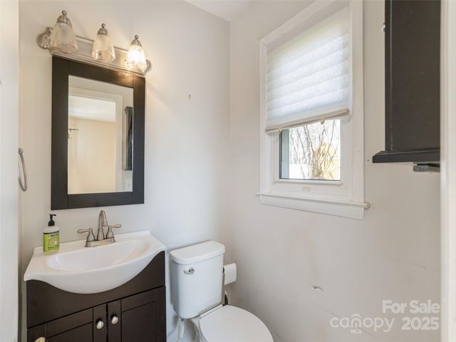 5057 Howard Gap Road, Flat Rock, NC 28731