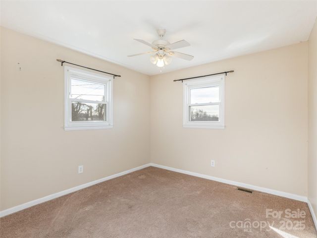 5057 Howard Gap Road, Flat Rock, NC 28731