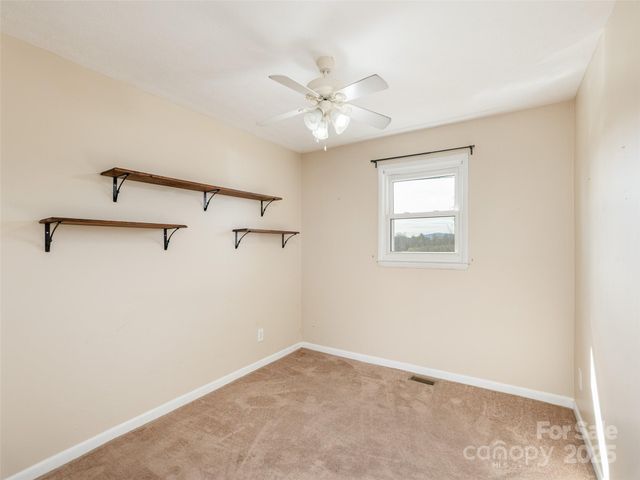 5057 Howard Gap Road, Flat Rock, NC 28731