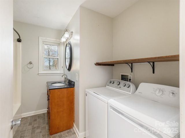 5057 Howard Gap Road, Flat Rock, NC 28731