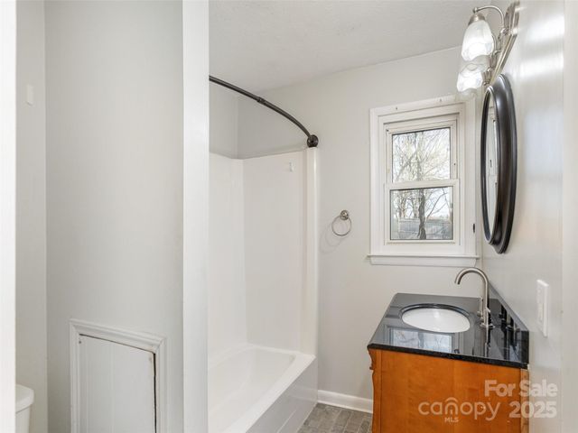 5057 Howard Gap Road, Flat Rock, NC 28731