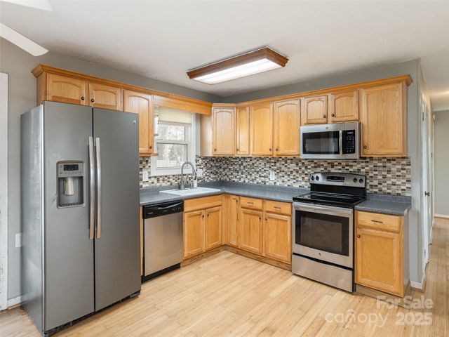 5057 Howard Gap Road, Flat Rock, NC 28731