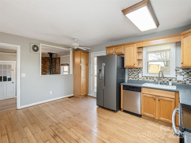 5057 Howard Gap Road, Flat Rock, NC 28731