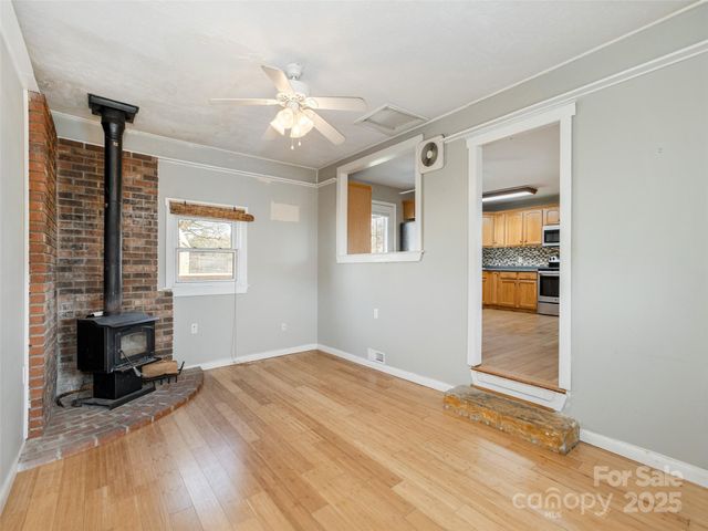 5057 Howard Gap Road, Flat Rock, NC 28731