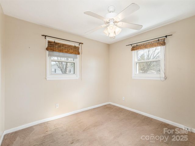 5057 Howard Gap Road, Flat Rock, NC 28731