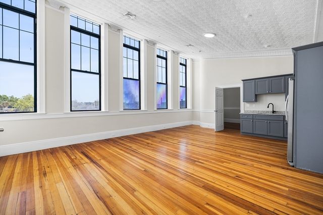 202 Broadway 31, Lawrence, MA 01840