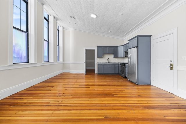 202 Broadway 31, Lawrence, MA 01840