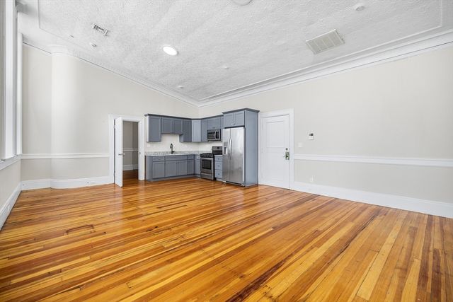 202 Broadway 31, Lawrence, MA 01840