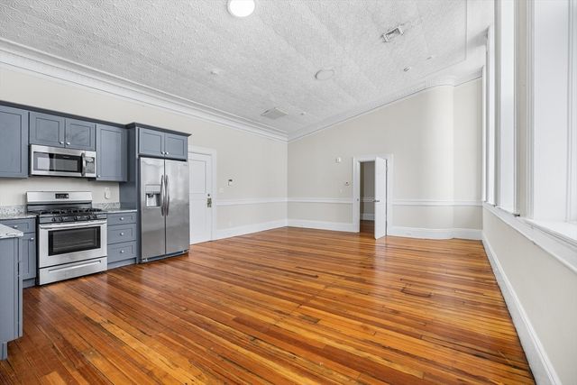 202 Broadway 31, Lawrence, MA 01840