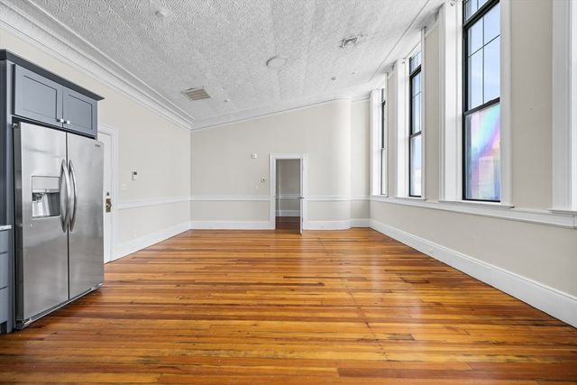 202 Broadway 31, Lawrence, MA 01840