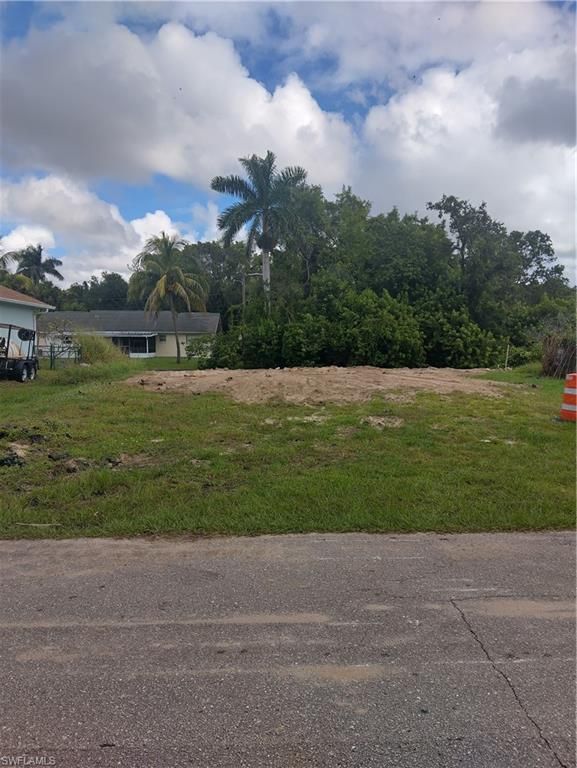 65 Cardinal DR, NORTH FORT MYERS, FL 33917 — photo 2