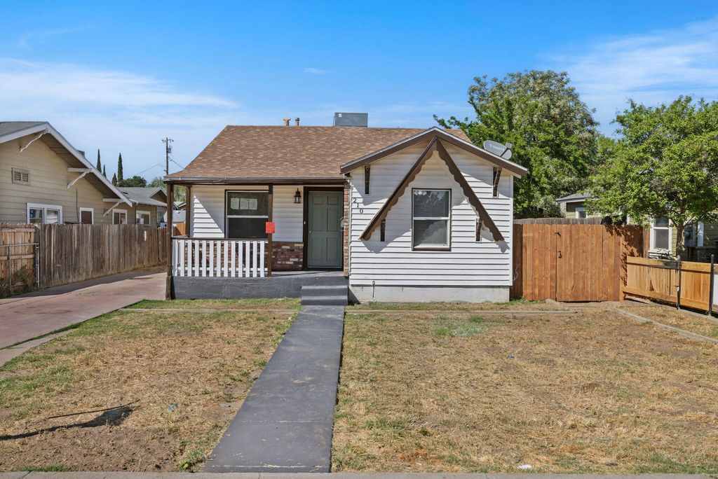 Image 1 of property listing at 210 E Bush Street, Lemoore, CA 93245