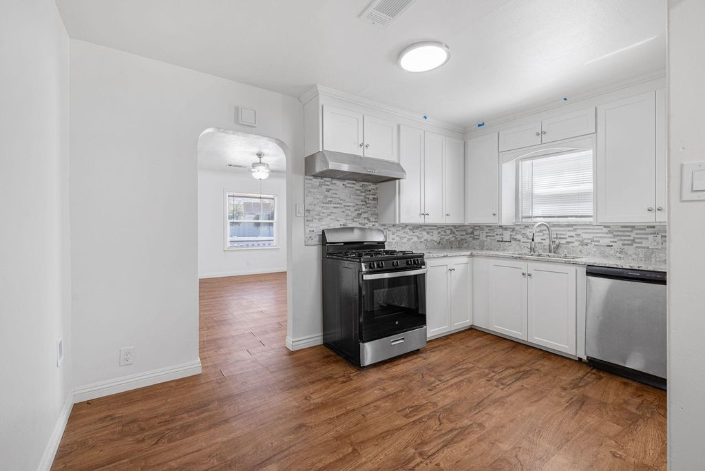 Image 12 of property listing at 210 E Bush Street, Lemoore, CA 93245