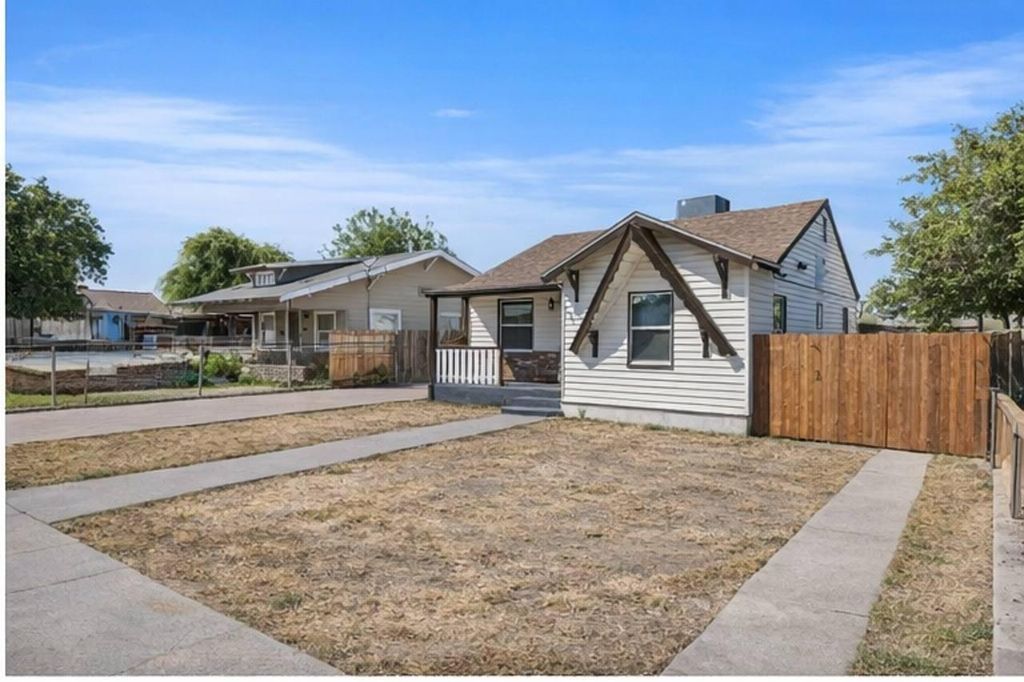 Image 3 of property listing at 210 E Bush Street, Lemoore, CA 93245