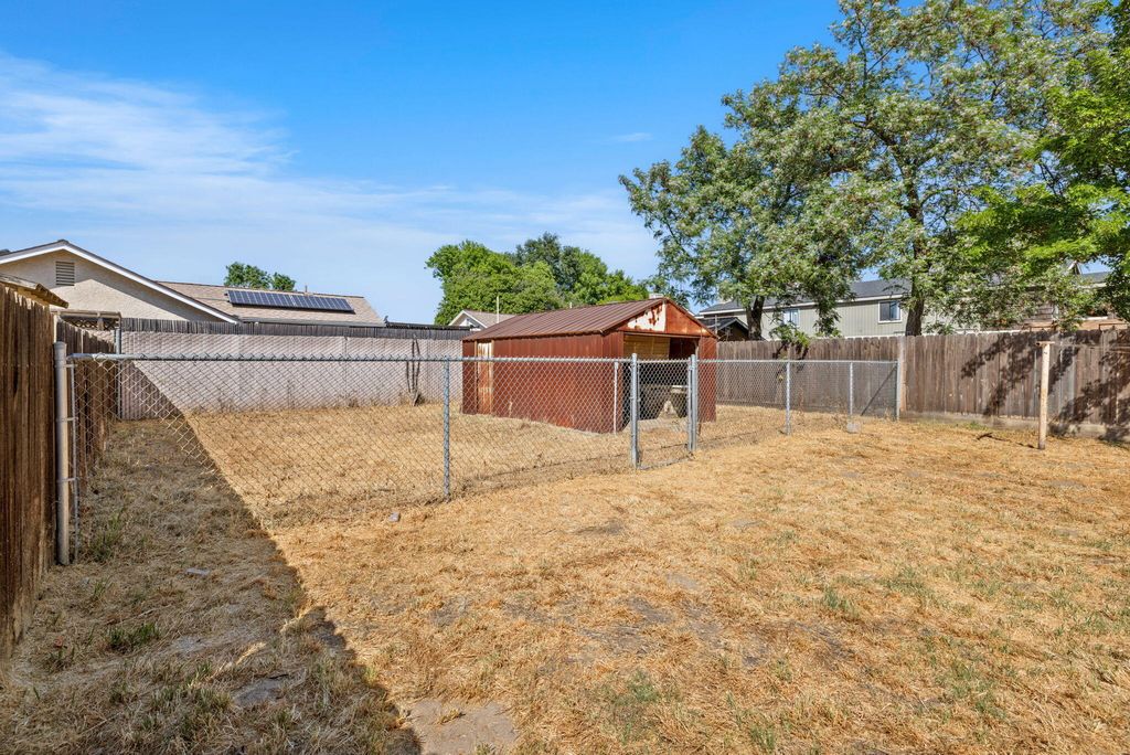 Image 33 of property listing at 210 E Bush Street, Lemoore, CA 93245